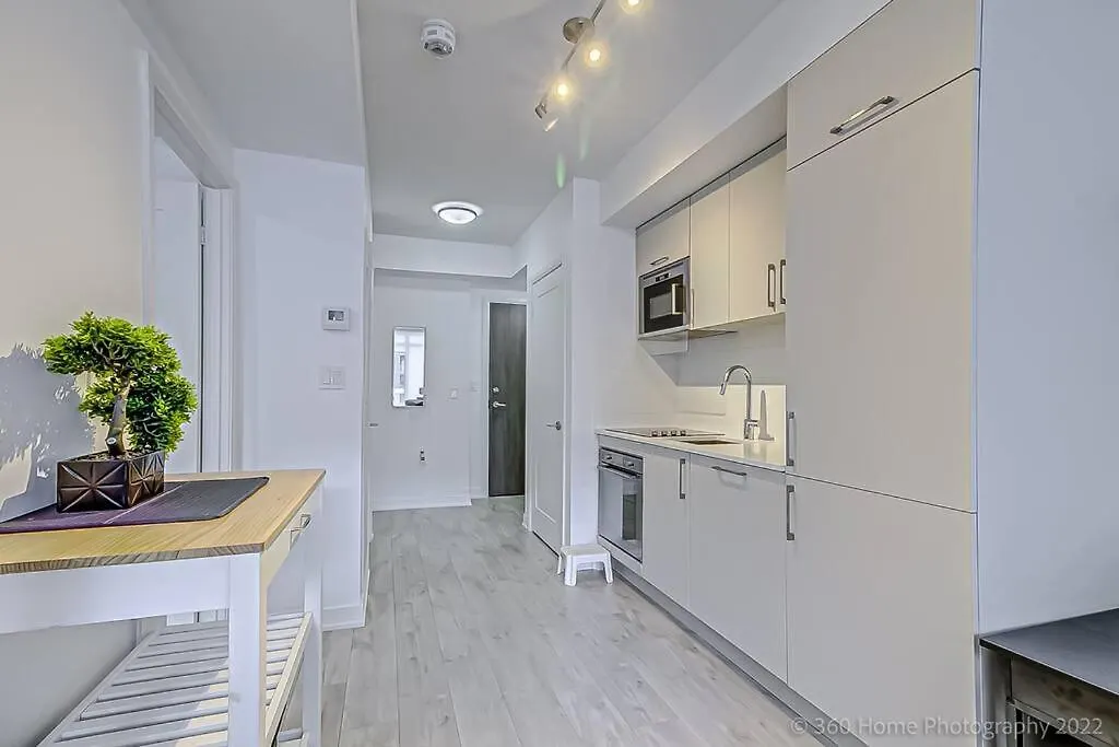 Minto - Modern Suite In King West Neighborhood Toronto