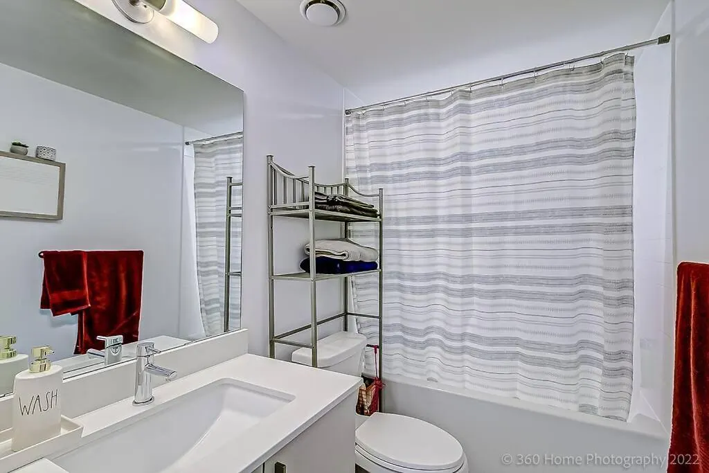 Minto - Modern Suite In King West Neighborhood Toronto Canada