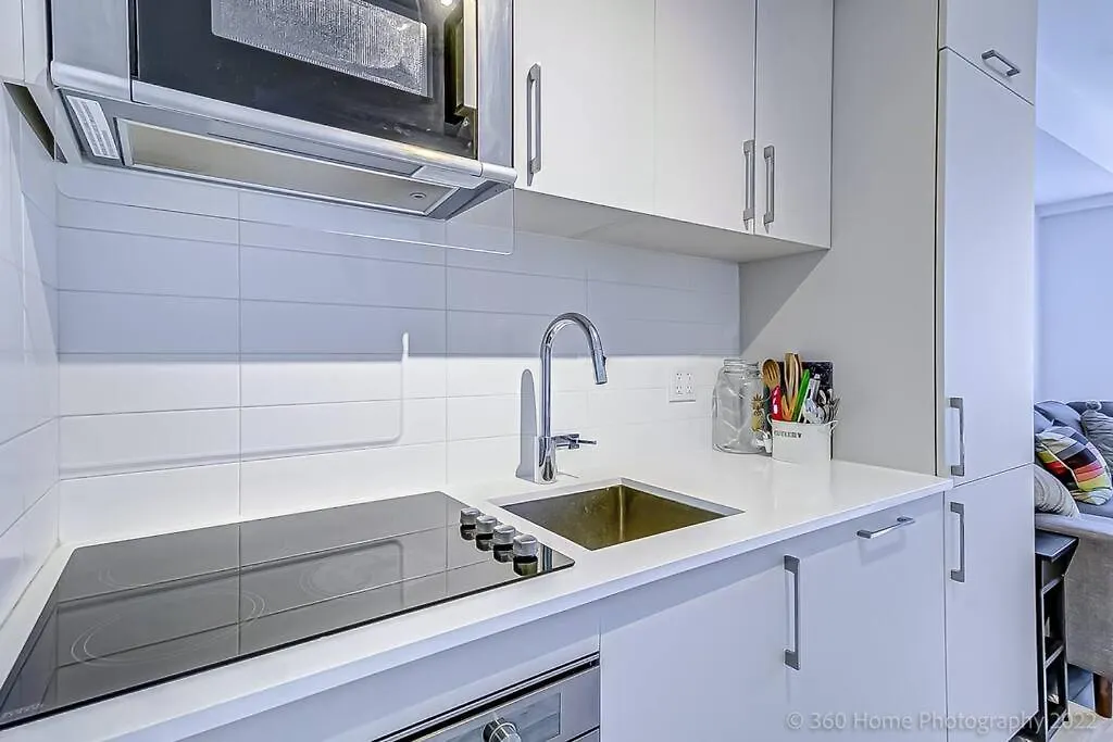 Minto - Modern Suite In King West Neighborhood Toronto Apartment