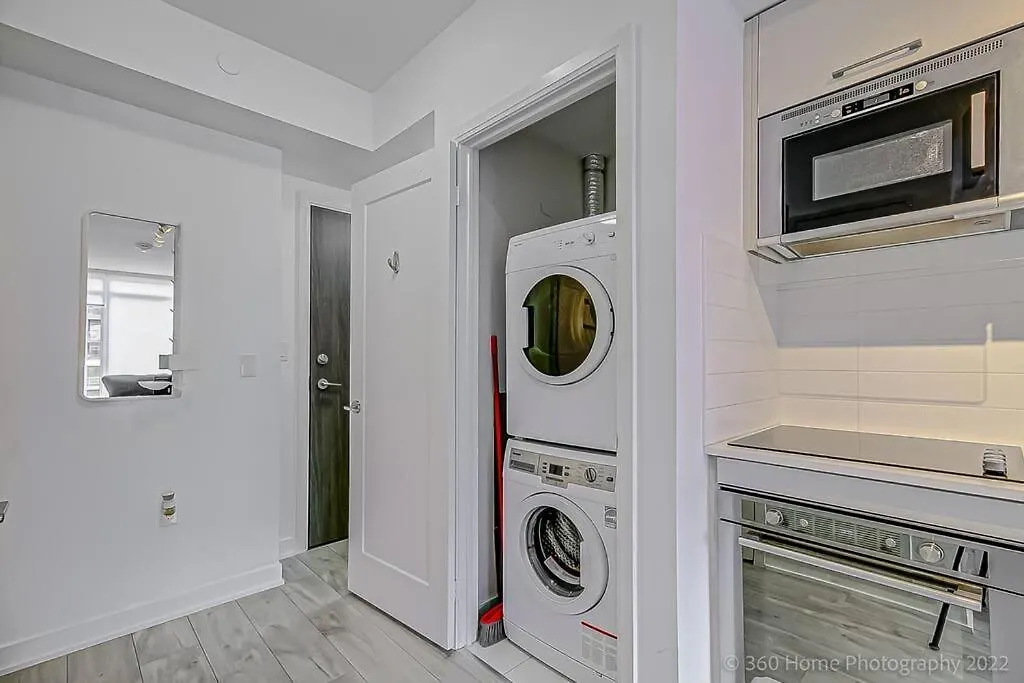 Minto - Modern Suite In King West Neighborhood Toronto