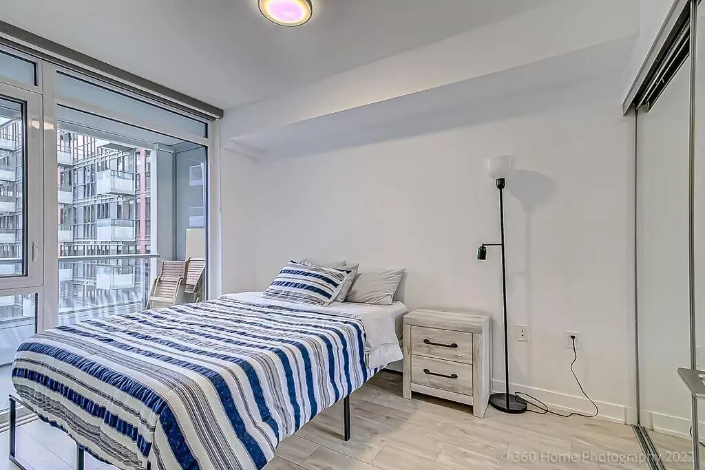 Minto - Modern Suite In King West Neighborhood Toronto