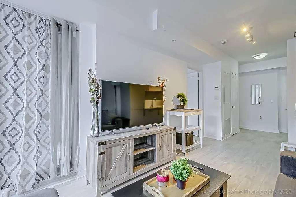 Minto - Modern Suite In King West Neighborhood Toronto Canada